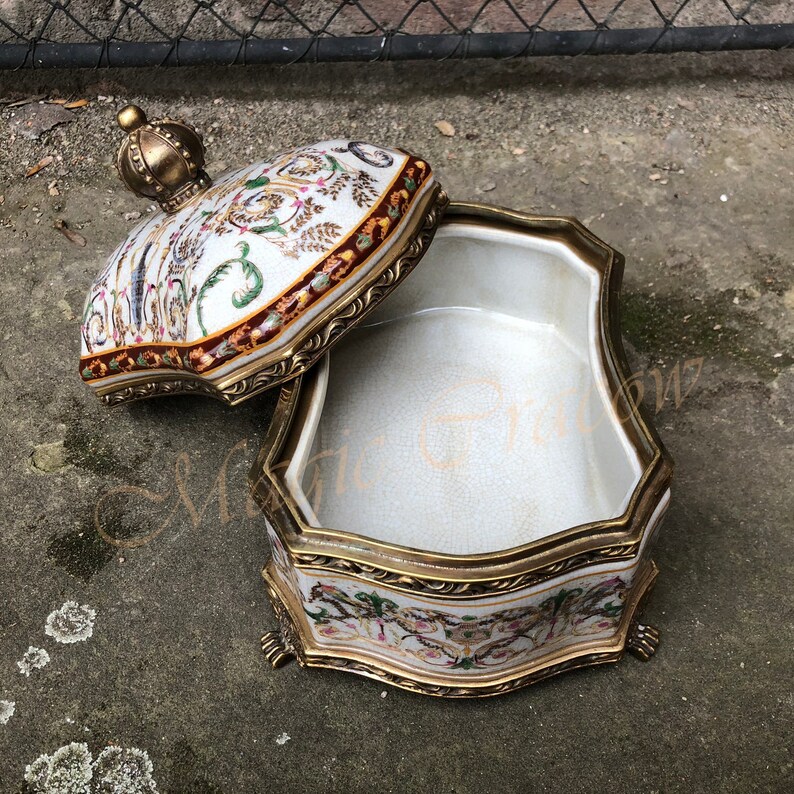 Brass mounted Royal Motif Floral Ornaments antique home decor Porcelain Box with Lid