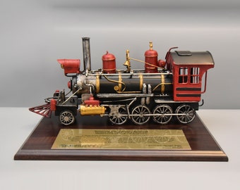 Cadeau parfait pour les passionnés de chemin de fer - Modèle en métal de locomotive personnalisé avec support et plaque d'inscription personnalisée - Récompense ou trophée unique