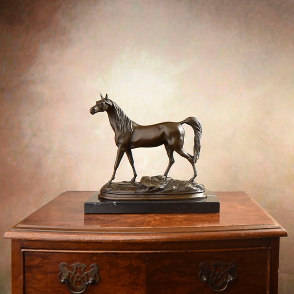 Sculpture de cheval arabe, figurine vintage en bronze sur socle en marbre, signée, numérotée, marque de fonderie