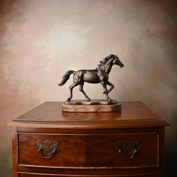 Cheval, Cheval Sauvage Sculpture en Fonte sur Socle en Bois, Idée Cadeau