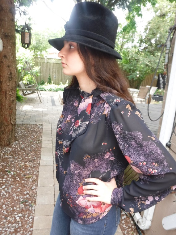 Retro floral print pussy bow blouse