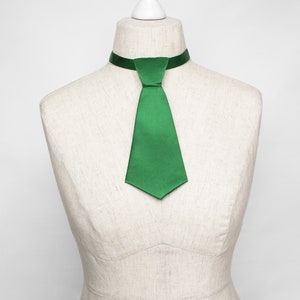 Green Silk Skinny Tie: Women&#39;s Handmade Ascot Necktie