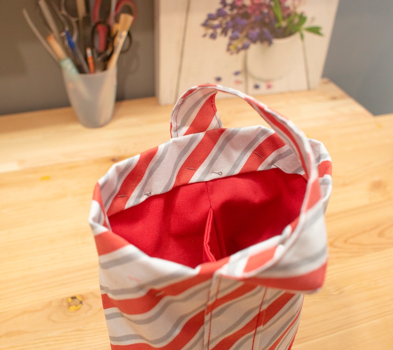 Sewing process of the top edge of the bag for a bottle of wine