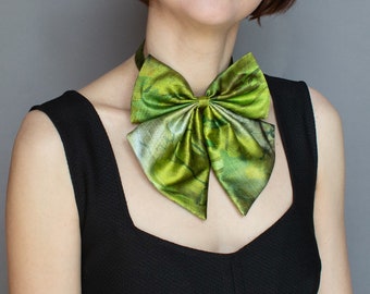 Green bow ties for women, Green bow ties for men, Necktie, Luxury bow tie, Silk ties, Womens bow tie, Bow tie necklace, Wedding bow tie