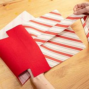Assembling the wine bottle tote bag