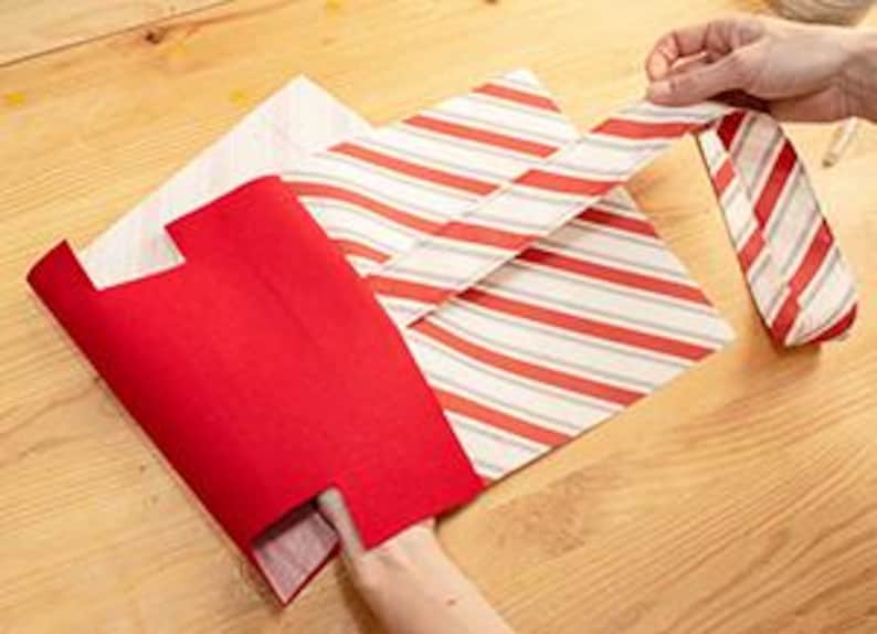 Assembling the wine bottle tote bag