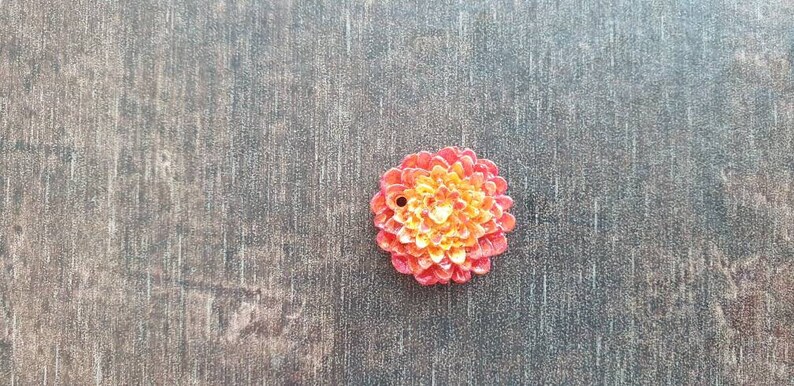 Blythe pull ring Dahlia flower
