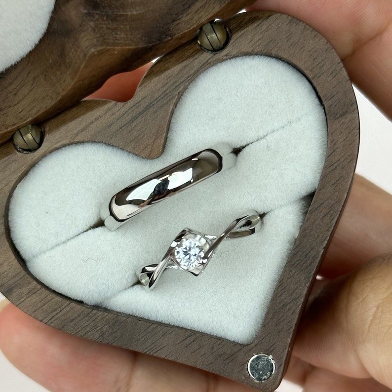 Customizable Promise Rings for Couples in 925 Silver – Adjustable and Ideal Anniversary Gift. His and Her Matching Set with Unique Engraving for a Personalized Touch.