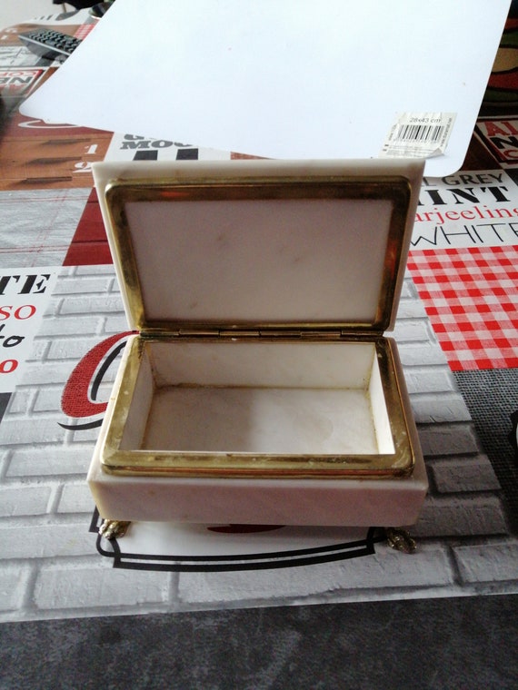 Jewelry box. Vintage jewelry box. Marble jewelry b