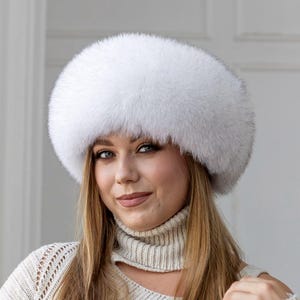 Cappello di pelliccia di volpe bianca con punte nere, cappello mongolo in vera pelliccia di volpe e pelle, cappello alla moda a forma di scatola di pillole, cappello soffice e accogliente, cappello di pelliccia caldo, regalo per la mamma
