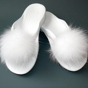 White Wedding Shoe Clips, Fur Ball Shoe Charms, White Fur Ornaments, Pom Pom Brooch, Shoe Decoration, Fluffy Shoe Accessories For Bridesmaid