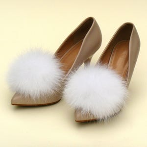 Furry Wedding Shoe Clips, Champagne Fluffy Pom Pom Shoe Brooch, Bridal Accessories, Cream Shoe Decor, Fur Ball Shoe Charms, Puff Pompom Bows