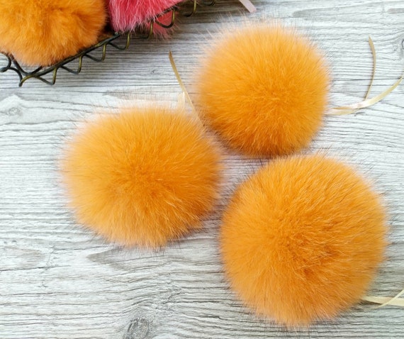 POM POM FOX PALE YELLOW POM POM FOX PALE YELLOW