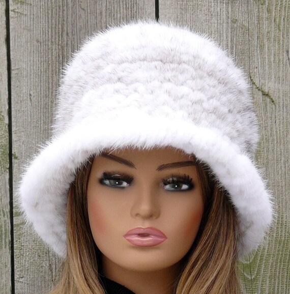 ◇上品なミンクファーの帽子ミンクとシルバーフォックスポンポン付き