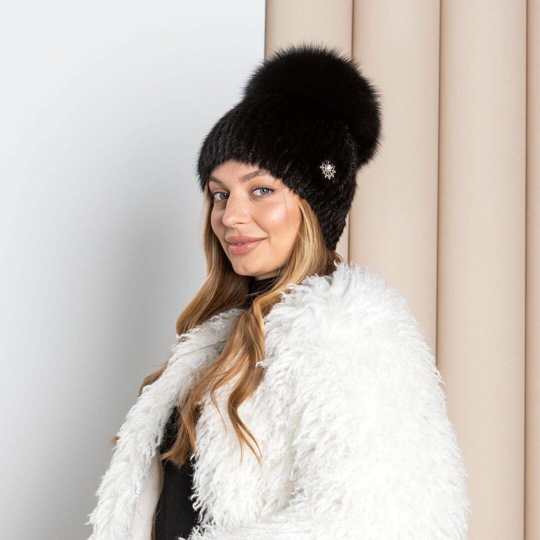 STUNNING VINTAGE BLACK FELT HAT WITH REAL WHITE FUR TRIM AND TOP POMPOM! Vintage Black Henri Bendel New York Velvet/Wool/Satin/fur  main image 2