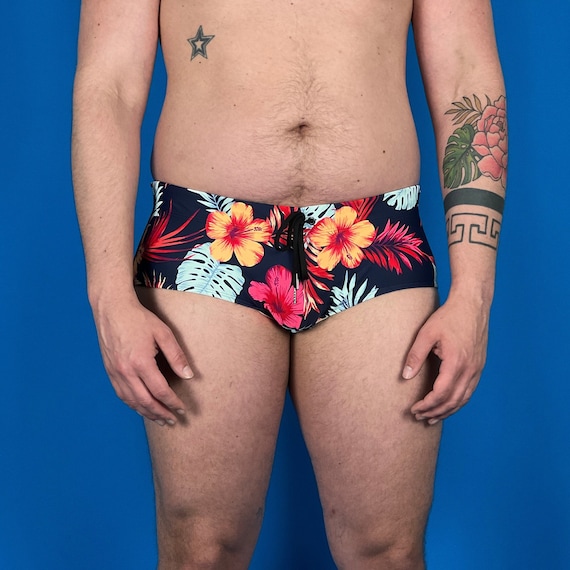 Men’s Swim Briefs in Hibiscus and Palms Pattern over Midnight Blue Background Wide Cut Retro Vintage Inspire