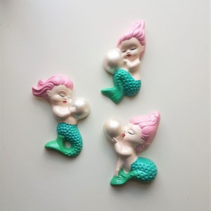 Kitsch Merbabies Wall Plaque Set x 3 (Pink & Aqua) - Vintage style chalkware, Mid-century, Lefton, Norcrest, Tiki, Mermaid decor