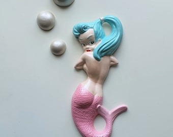 Kitsch Mermaid Wall Plaque (Mint Hair Pink Tail) - Vintage style chalkware, Mid-century, 50s, Lefton, Norcrest, Bathroom Decor