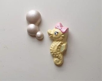Kitsch Baby Seahorse Wall Plaque (lemon) - Vintage style chalkware, Lefton, Norcrest, Mid-century, Mermaid, Bathroom Decor