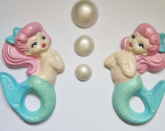 Kitsch Mermaid Sisters Wall Plaques (Pink hair) - Vintage style chalkware, Mid-century, 50s, Lefton, Norcrest, Bathroom Decor