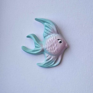 Kitsch Baby Angelfish Wall Plaque (Turquoise & Pink) - Vintage style chalkware, Lefton, Norcrest, Mid-century, Mermaid, Fish, Bathroom Decor