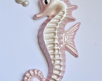 Kitsch Seahorse Wall Plaque (Pearlescent Pink) - Vintage style chalkware, Lefton, Norcrest, Mermaid, Mid-century, Bathroom Decor
