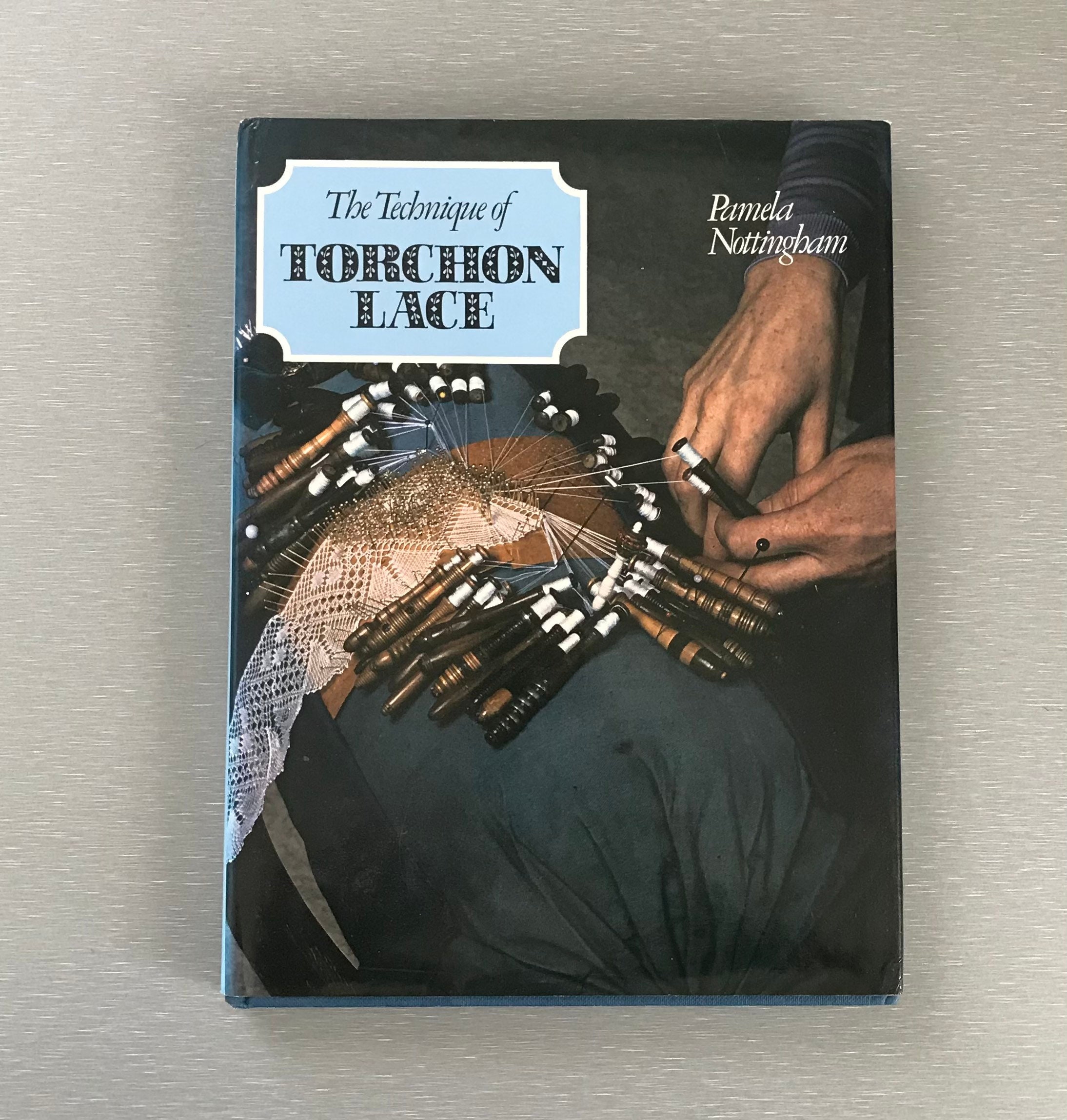 La dentelle torchon ボビンレースの洋書 Megumi KIKUCHI (@megoumikikouchi) • Instagram photos and videos