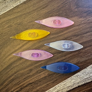 Tatting Shuttles 3.75 - Large Plastic Tatting shuttle approx 3 inches w/ Point sold as bulk pack availabel in lots of 1-5