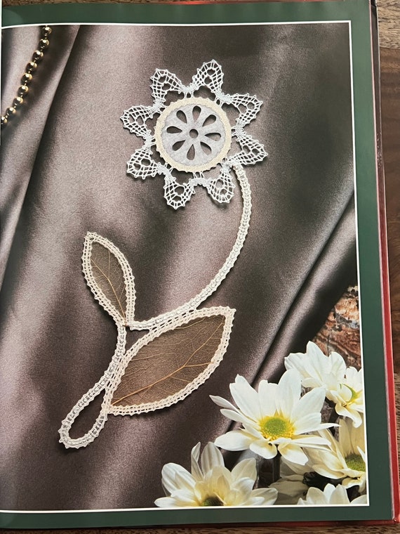 Dentelle de Mirecourt(レース　洋書) Out of Print Bobbin Lace Book by Mick Fouriscot and Mylene