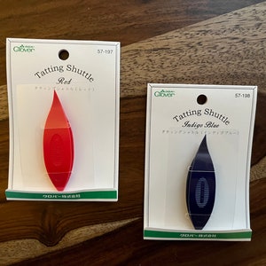 Navettes Frivolité - Clover Shuttle disponible en rouge ou bleu indigo 5,25 chacune ou Aero Shuttle d&#39;occasion fabriqué en Angleterre 6,75