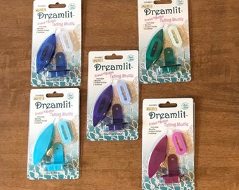 Lanzaderas para frivolité - Dreamlit en 6 colores - La lanzadera incluye lanzadera con 2 bobinas y un portabobinas o un paquete de 4 con bobinas y bobinador solamente