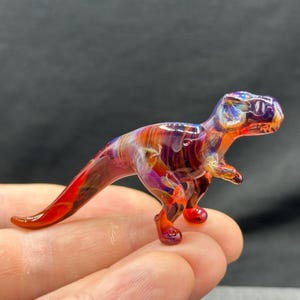 手作りガラス製Tレックスの置物｜コズミックガラス製ミニチュア恐竜