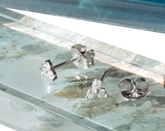 Natural Diamond Flower 0.10 ct. or 0.12 ct T.W. Round-cut Stud Earrings Solitaire 14k Yellow Gold or 14k White Gold, Push-back