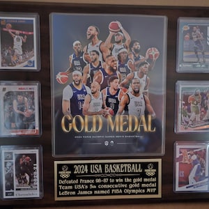 Plaque de l'équipe de basket-ball pour la médaille d'or olympique des États-Unis de 2024 - Curry, Durant, Lebron, Embid .............