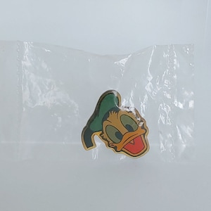 Disney Donald Duck Character Head Pin in Original Package