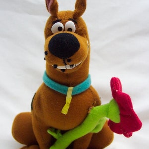 Vintage 1998 Cartoon Network SCOOBY-DOO W/ Flower 7" Plush Stuffed Animal Toy 1990's Hanna-Barbera