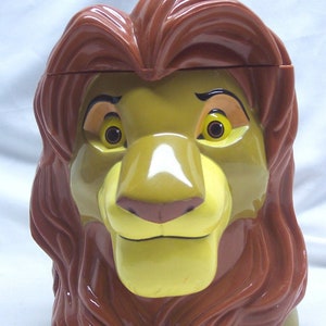 Vintage Walt Disney The Lion King SIMBA 6&quot; Plastic Collectors MUG Cup Flip Top Lid On Ice