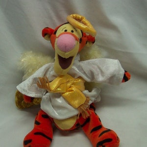 Walt Disney Store Winnie the Pooh Christmas Holiday ANGEL TIGGER 9&quot; Bean Bag Stuffed Animal Toy NEW 2000