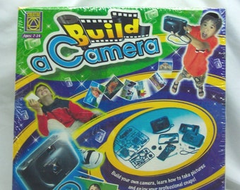 Creative BUILD A CAMERA Science  Building Kit 2001 Brand New