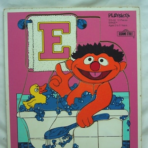 Vintage 1979 SESAME STREET ERNIE In Bath Rubber Ducky Wooden Frame Tray Puzzle #315-22 The Muppets 1970's