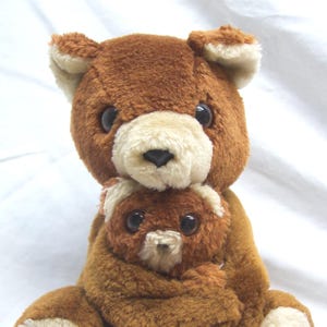 Vintage Acme Brown TEDDY BEAR HUGGING Holding Baby Bear 7&quot; Plush Stuffed Animal Toy 1980&#39;s Forest