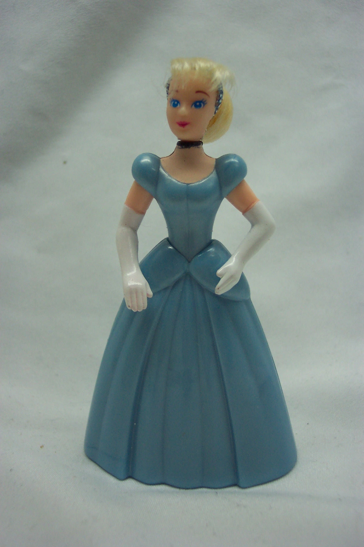 Vintage 1995 Walt Disney CINDERELLA 4