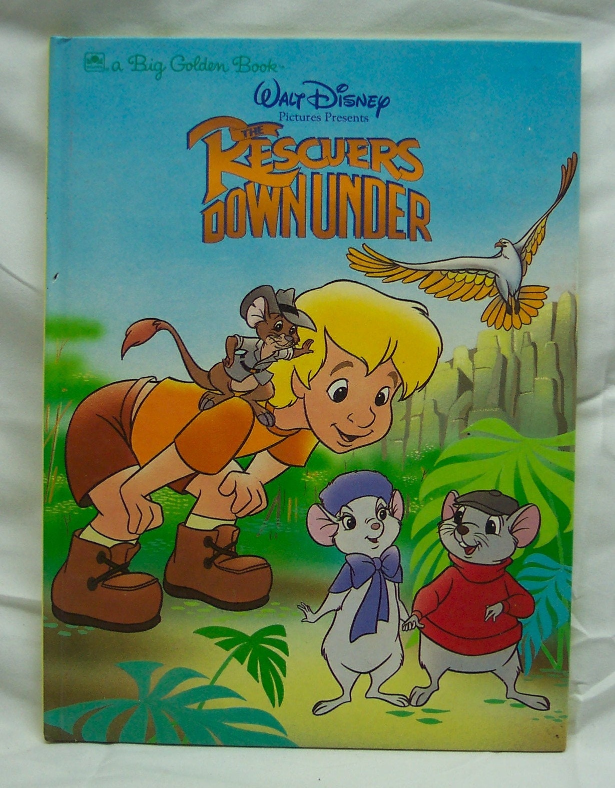 Walt Disney The Rescuers 洋書 絵本 ヴィンテージ Vintage 1990 Walt Disney Classic THE RESCUERS Down Under Hardcover