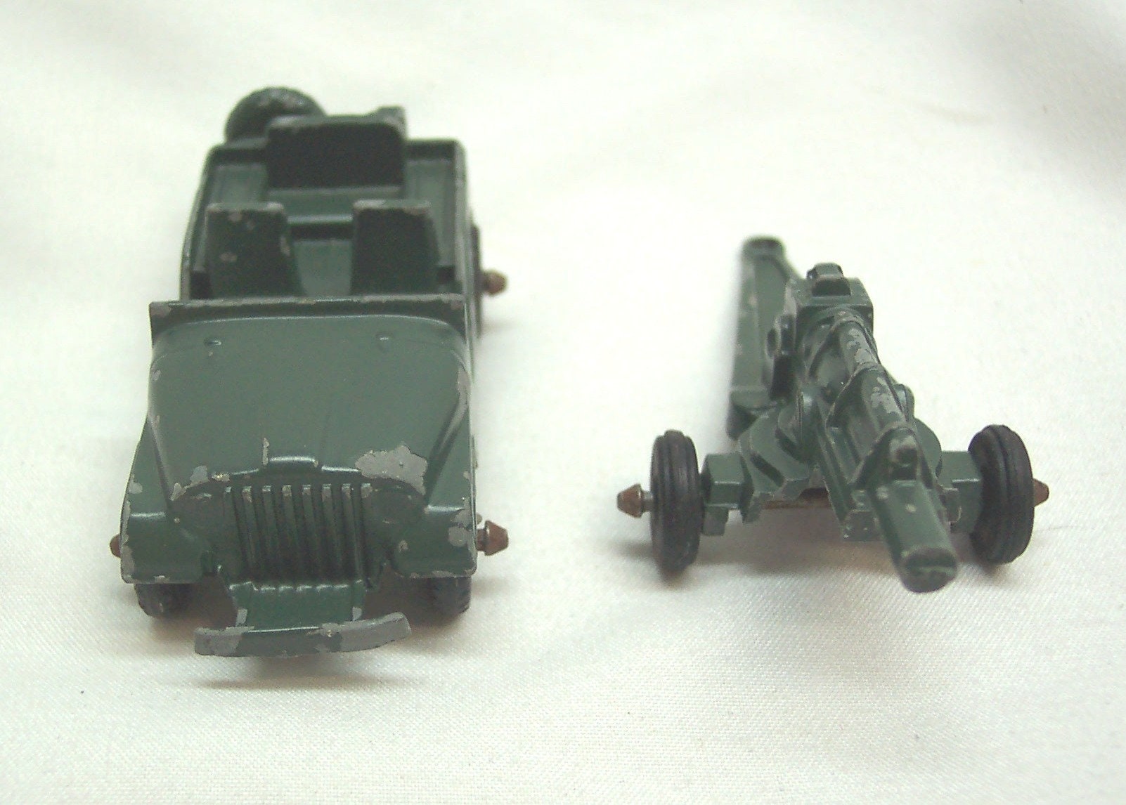 Lot 8 - A pair of DINKY Supertoys military vehicles