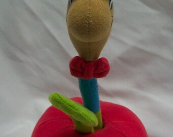 Vintage 1995 GUND Richard Scarry Bendable LOWLY WORM in Apple 9