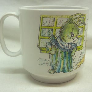 Vintage 1980&#39;s ONEIDA WARE Peter Rabbit 3&quot; Children&#39;s Melmac Melamine Plastic MUG Cup Dinner