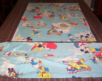 Vintage Walt Disney Topolino Pluto Paperino Minniti Nipote Doppia Dimensione Letto Set Fabric 1980 Pirates Knights Indians 1980
