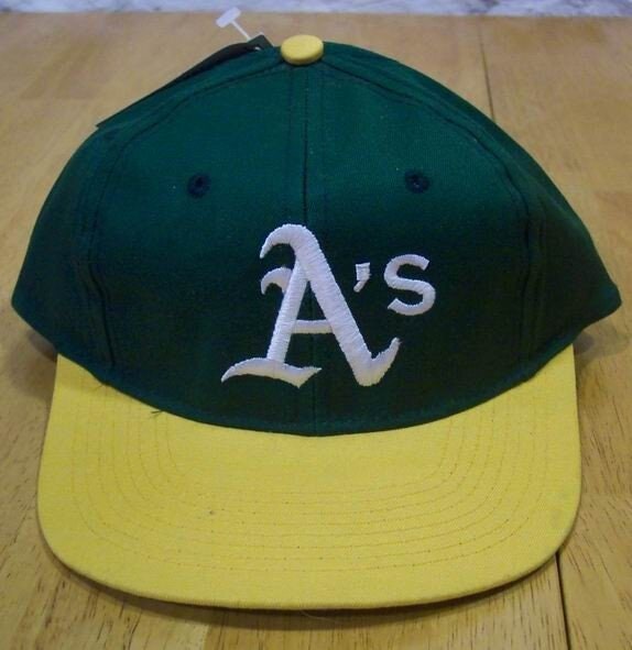 Vintage MLB (Dynasty) - Oakland Athletics Helmet T-Shirt 2002 X-Large –  Vintage Club Clothing
