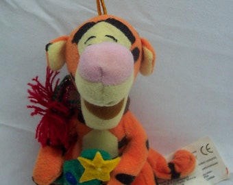 Vintage Walt Disney Christmas Winnie The Pooh TIGGER W/ TREE 5" Plush Stuffed Animal Toy Holiday 1990's