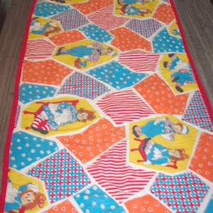 Vintage Raggedy Ann and Andy Doll Children&#39;s Baby BLANKET Throw Crib Quilt 1980&#39;s Red 70x32